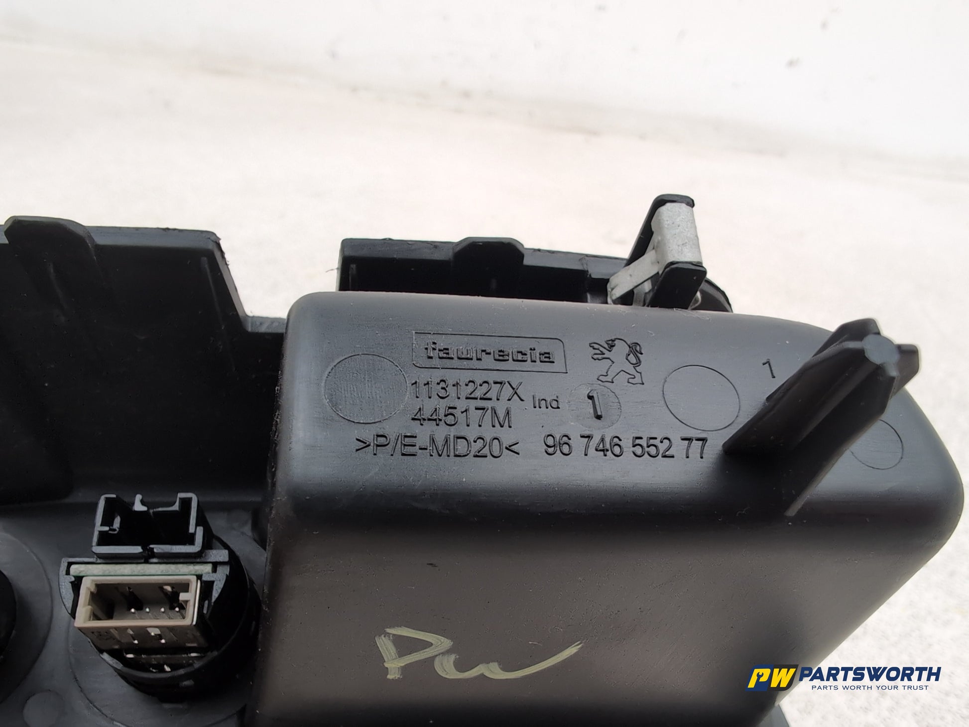 Peugeot 208 Active Usb Lighter Port Trim 9674655277 2012-2019 - photo 7