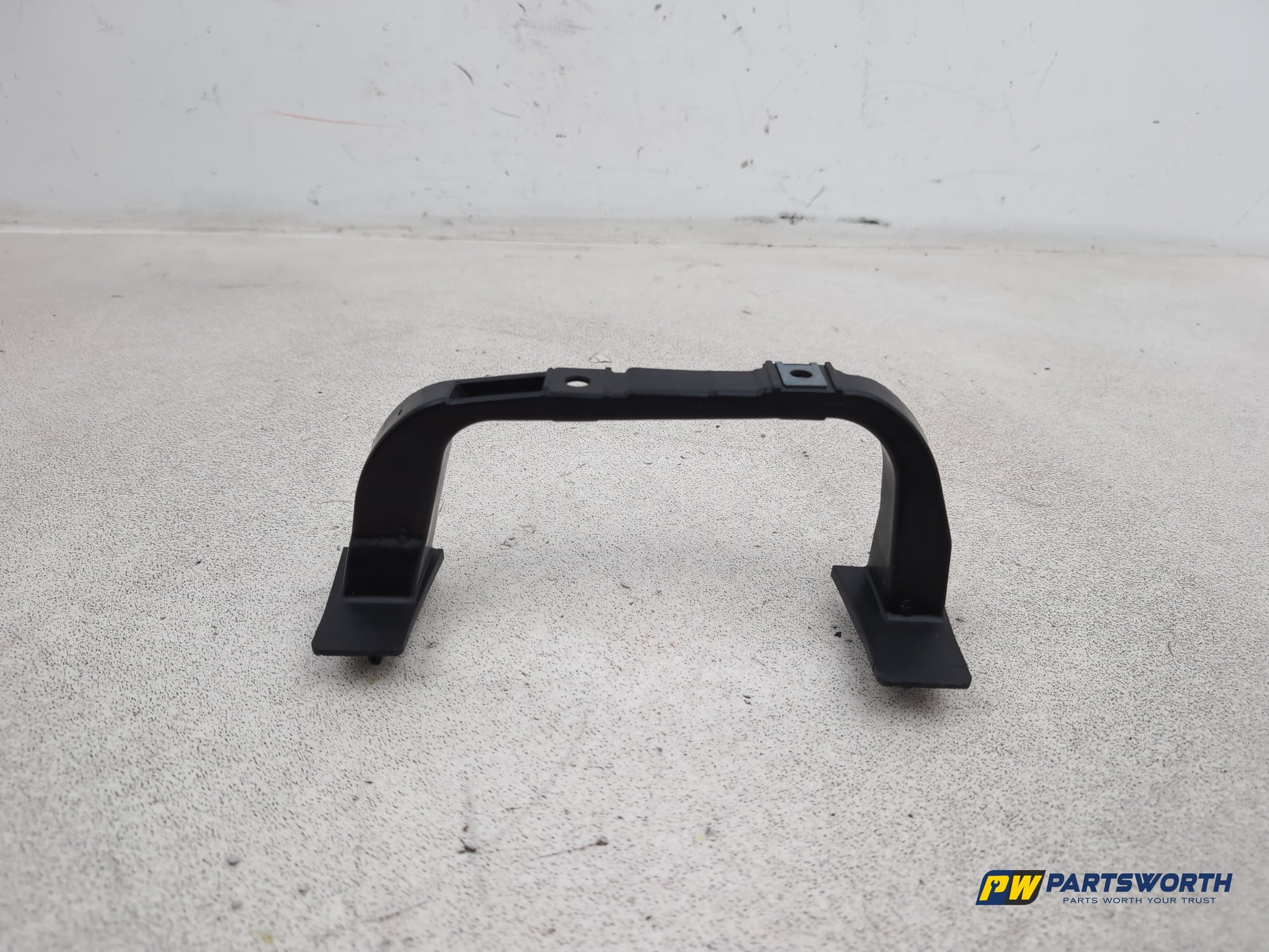 Peugeot 208 Active Front Driver Side Door Handle Holder Bracket 9674497280