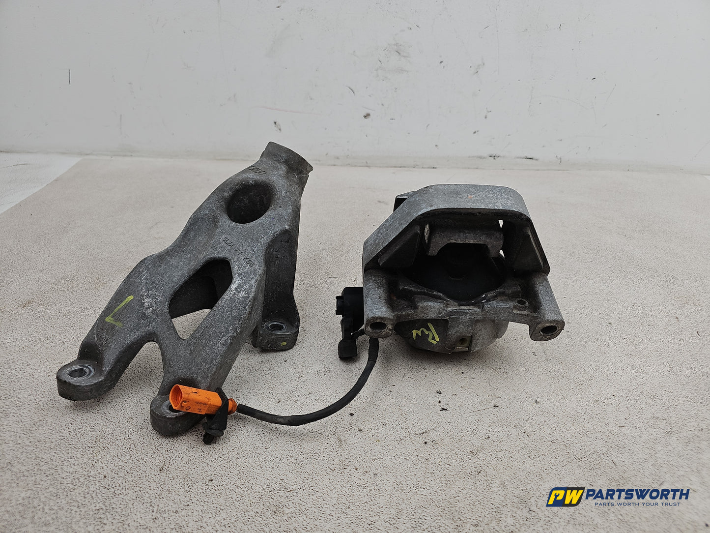 Audi A6 Se Tdi Engine Left Passenger Side Mounting Bracket 8k0199307 2011-2018