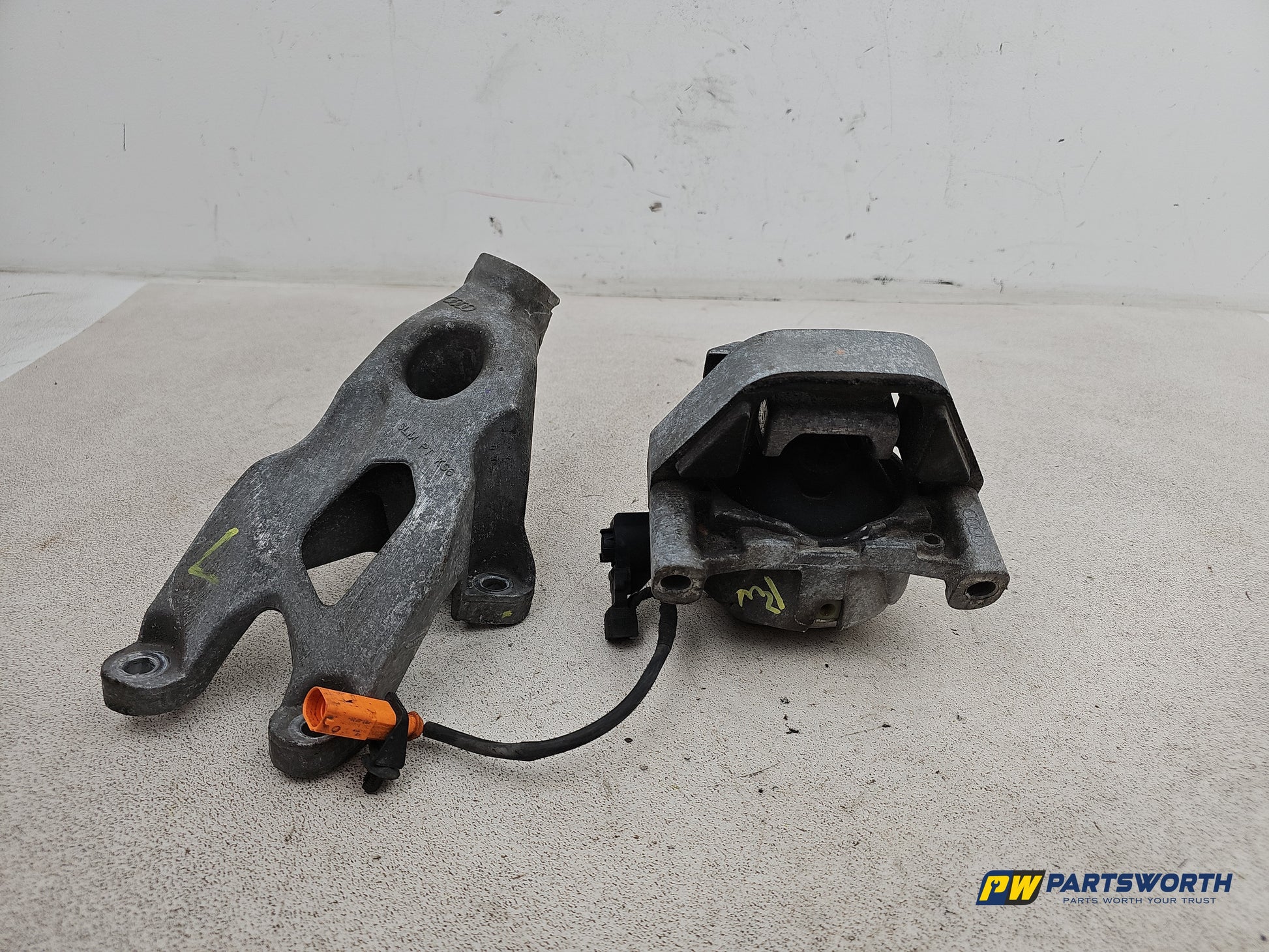 Audi A6 Se Tdi Engine Left Passenger Side Mounting Bracket 8k0199307 2011-2018