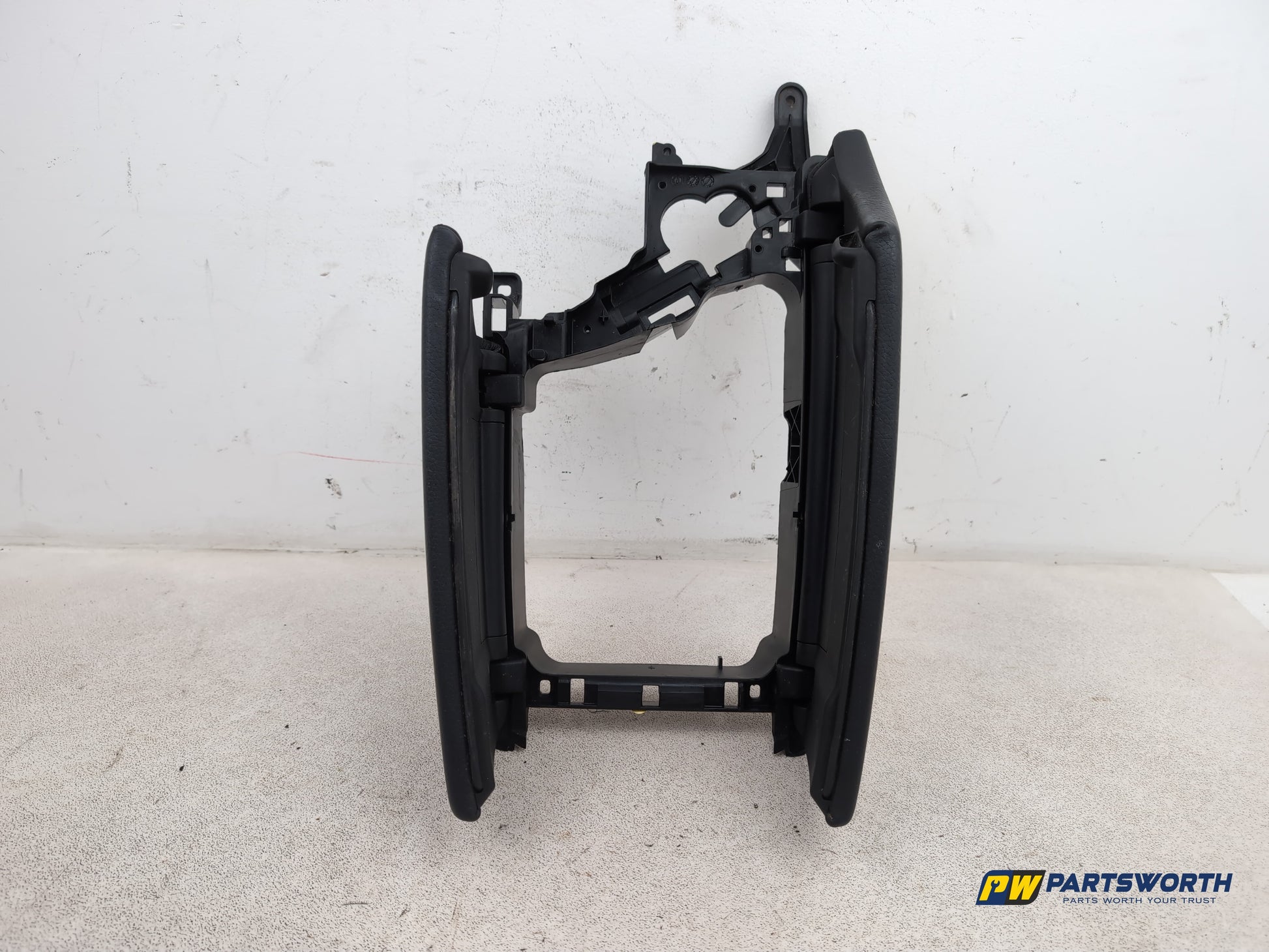 Bmw 520d Se Centre Console Armrest 1600319 2013-2015