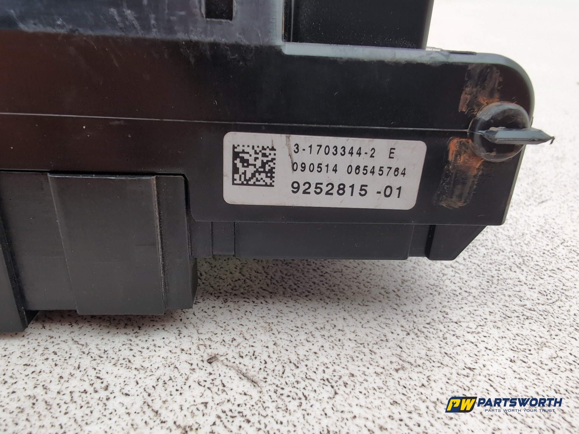 Bmw 5 6 Series F06 F10 F11 F12 F13 Front Fuse Relay Box & Junction Box 9252815 - photo 7