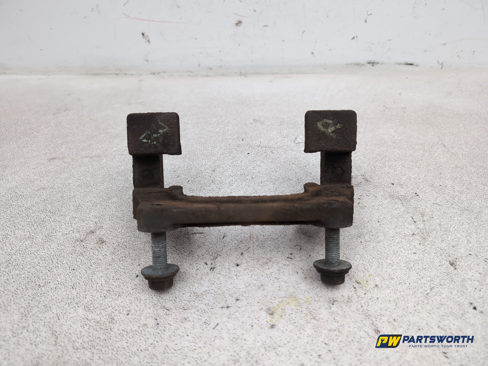 Bmw 520d Se Brake Caliper Support Front Rh Driver Side 2013-2017
