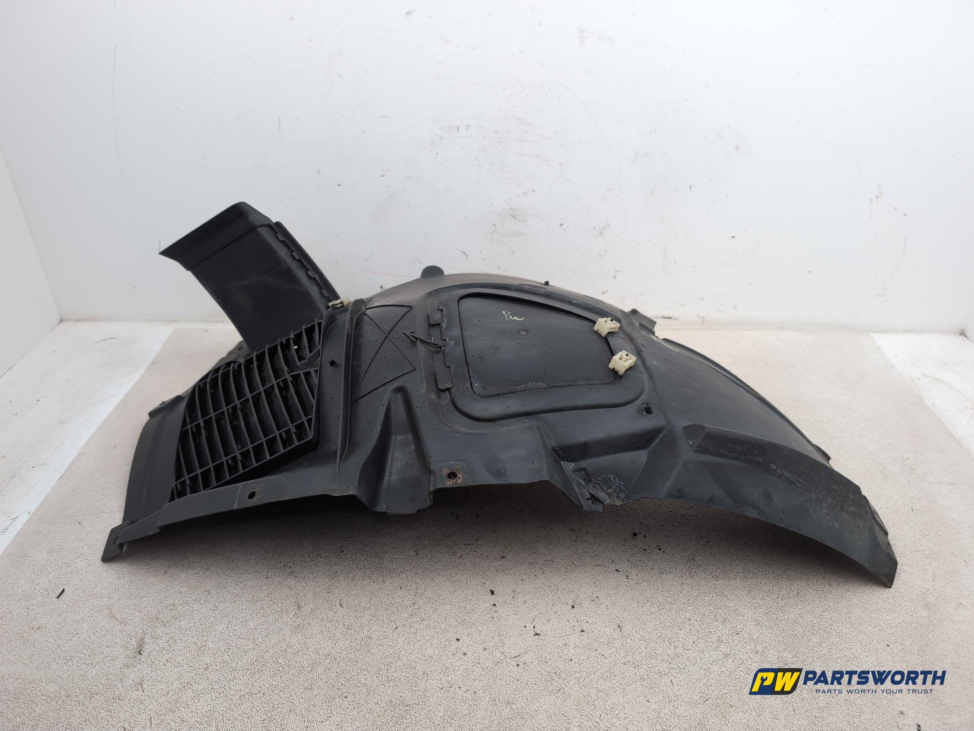Moulding Wheel Arch Front RH 1