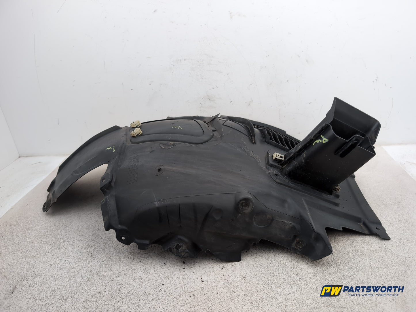 Moulding Wheel Arch Front RH 4
