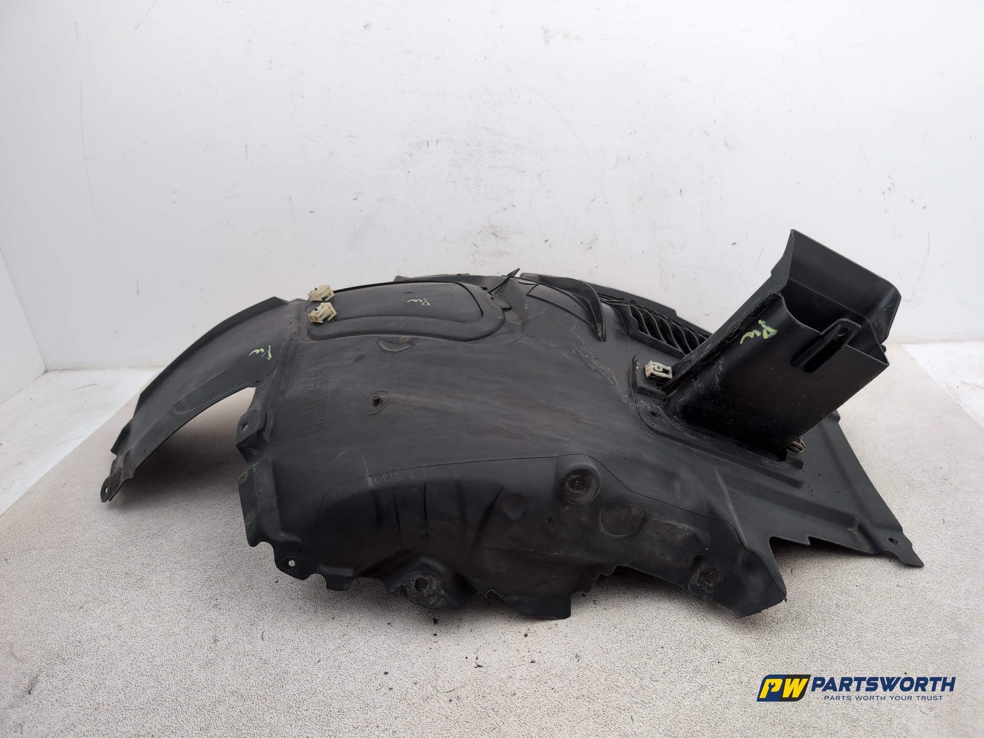 Moulding Wheel Arch Front RH 4