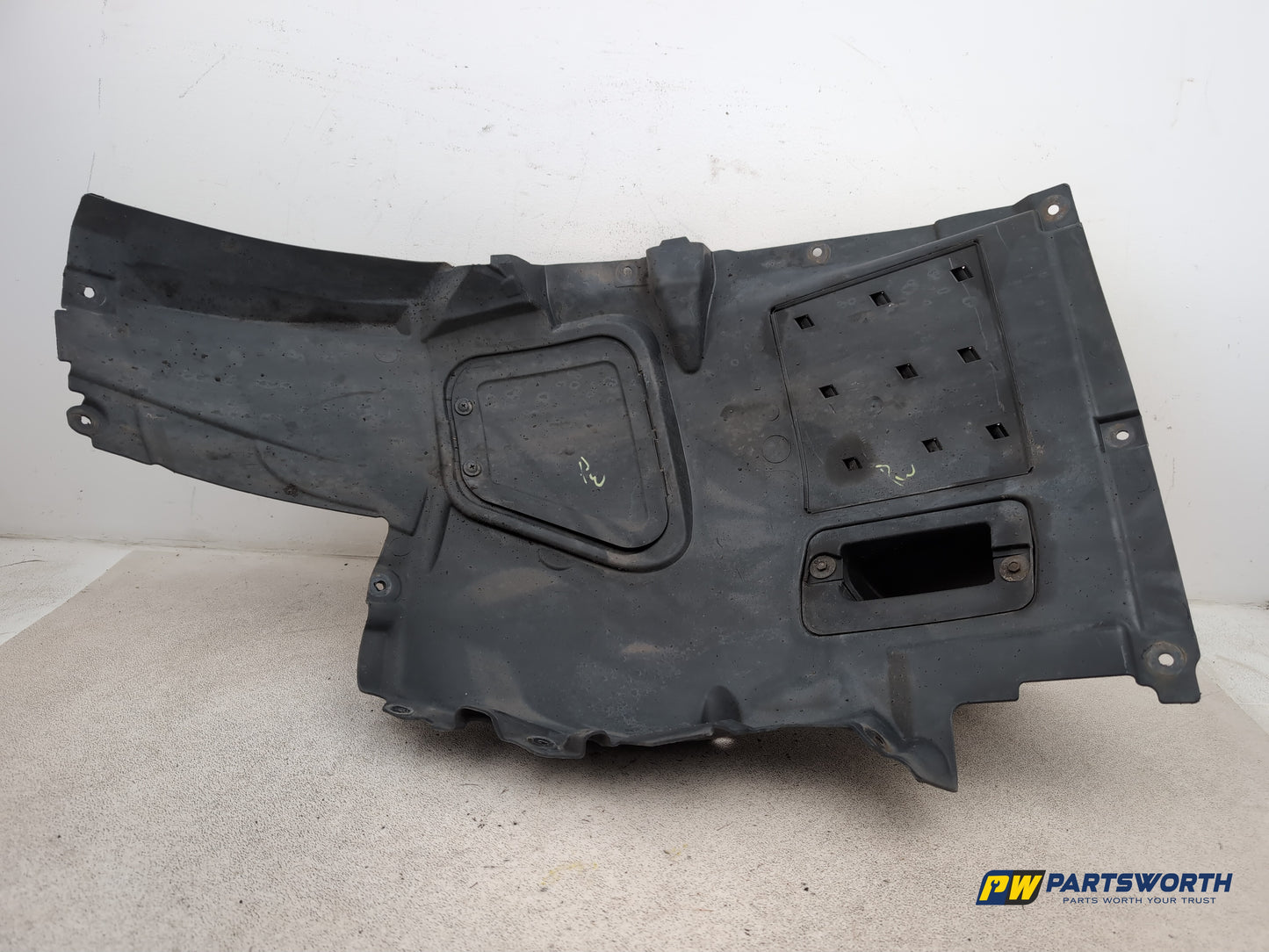 Moulding Wheel Arch Front RH 7
