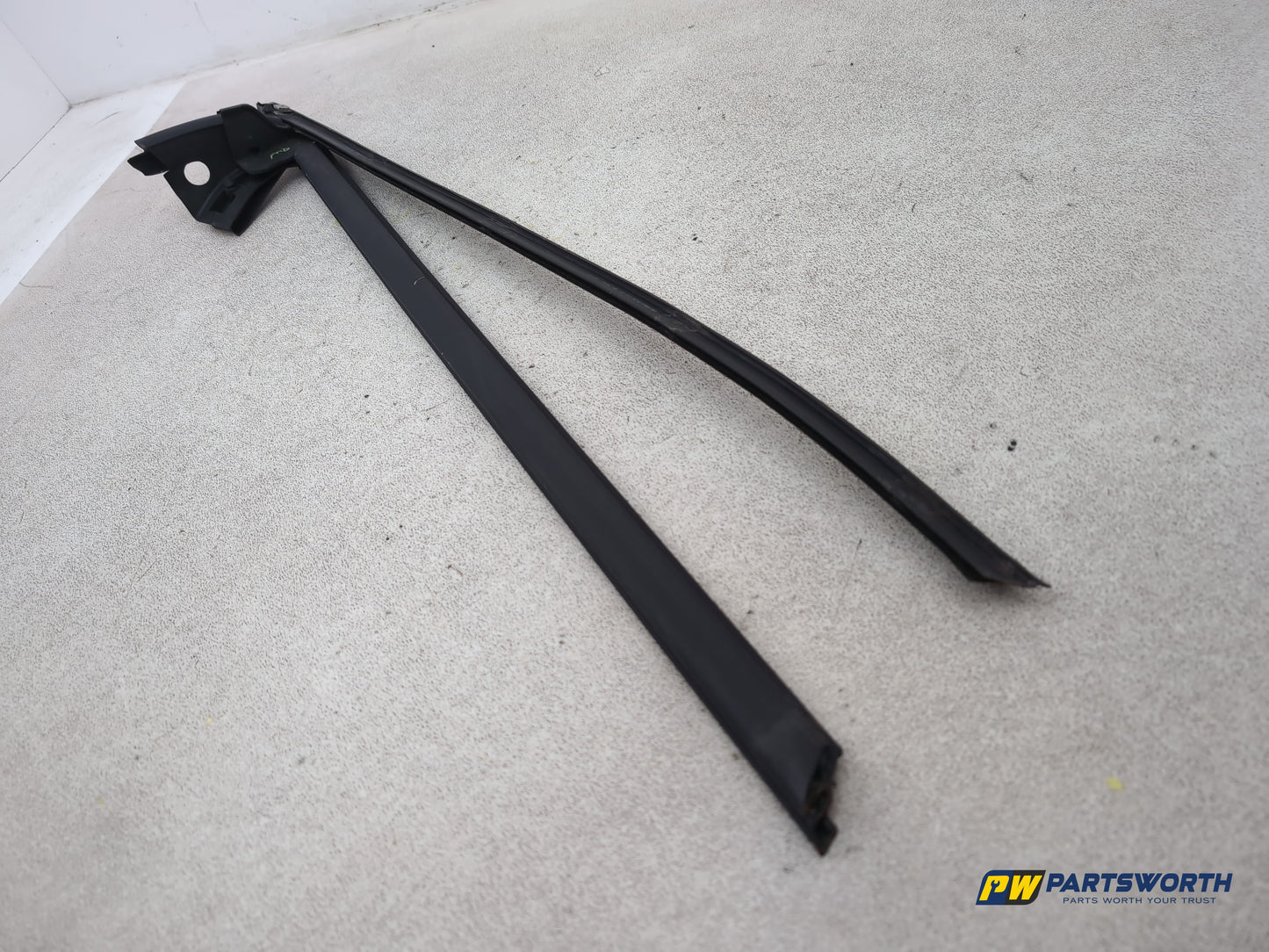 Mercedes Cls 320 Cdi Auto Right Driver Door Glass Weather Strip Trim A2197250665
