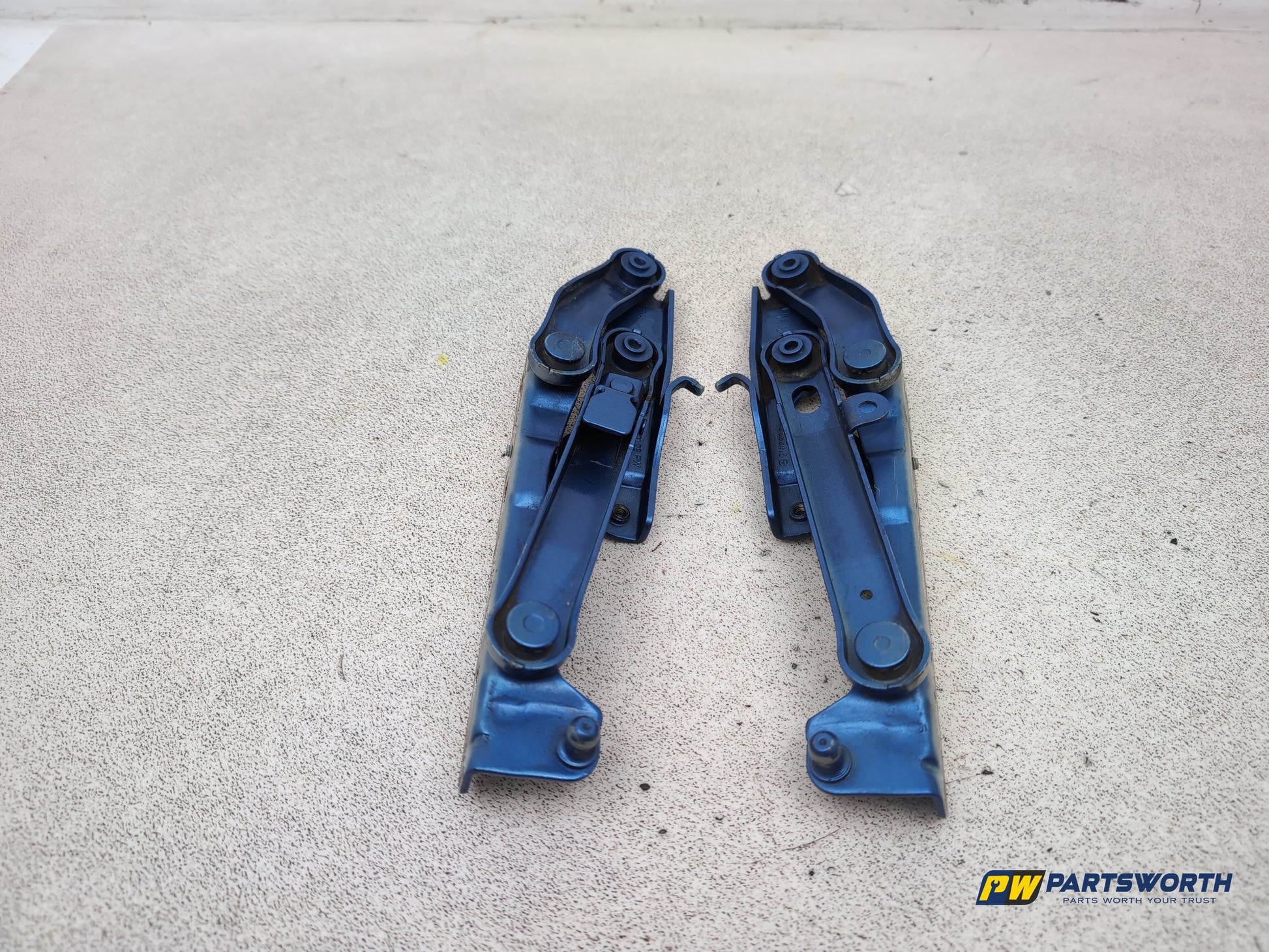 Bonnet Hinges 1