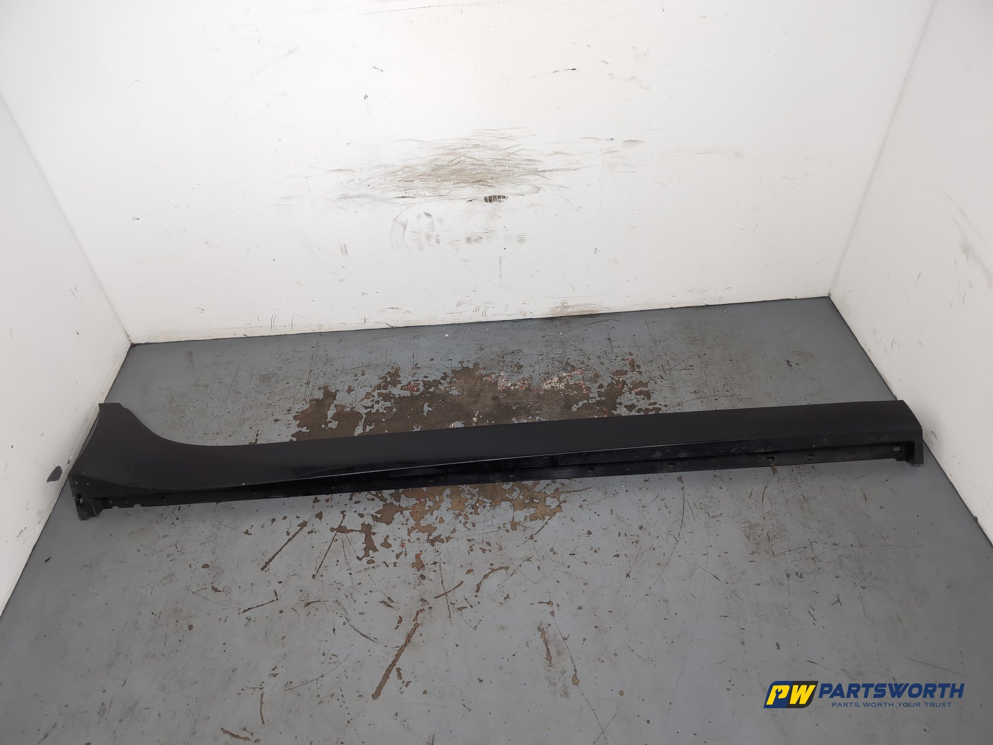 Side Skirt RH 1