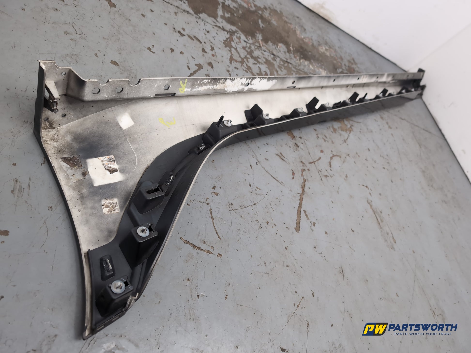 Side Skirt RH 6