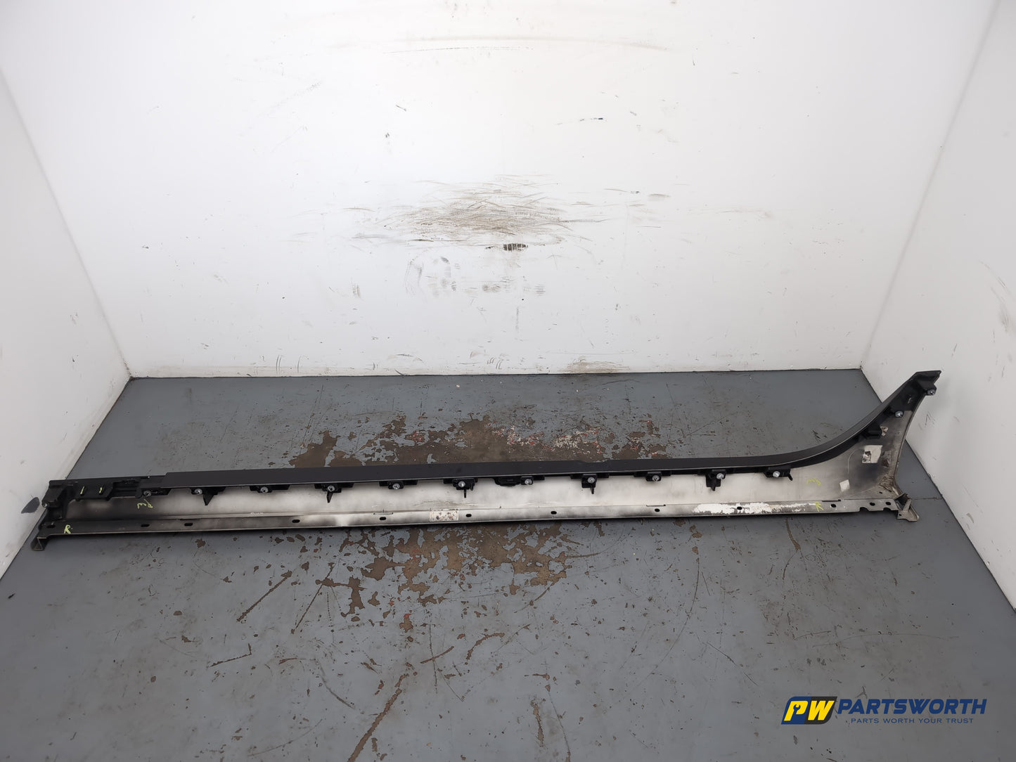 Side Skirt RH 12