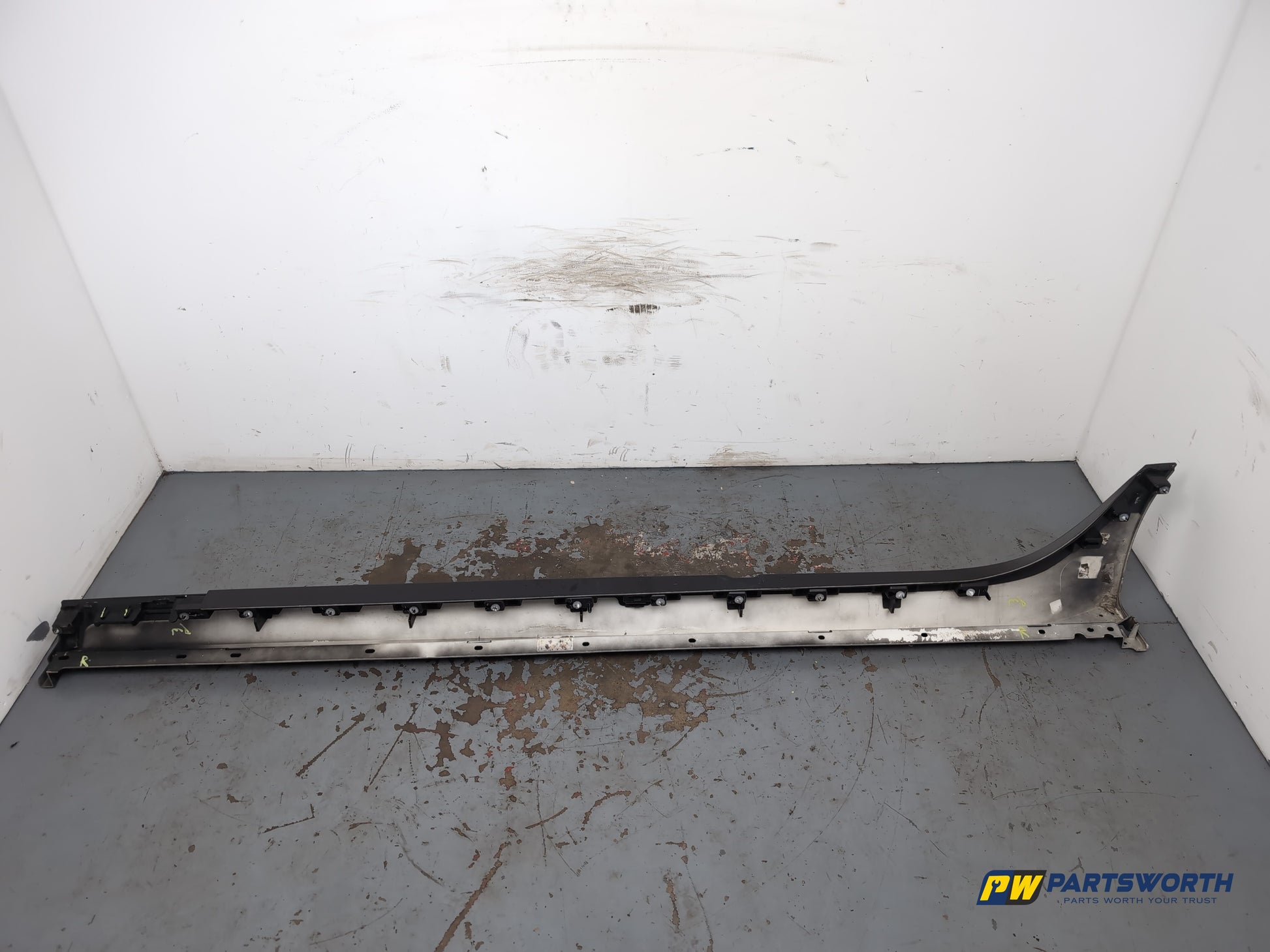 Side Skirt RH 12