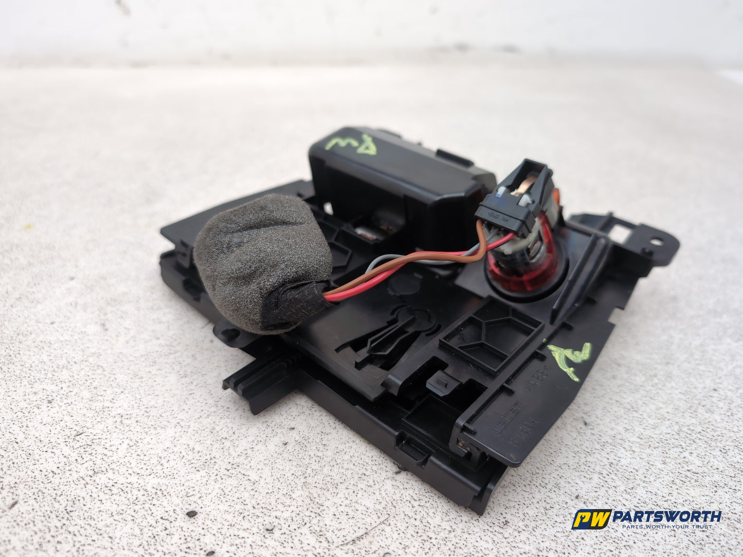 Audi A4 S Line Black Edit Tdi Quat Centre Console Ashtray Charging Point - photo 7