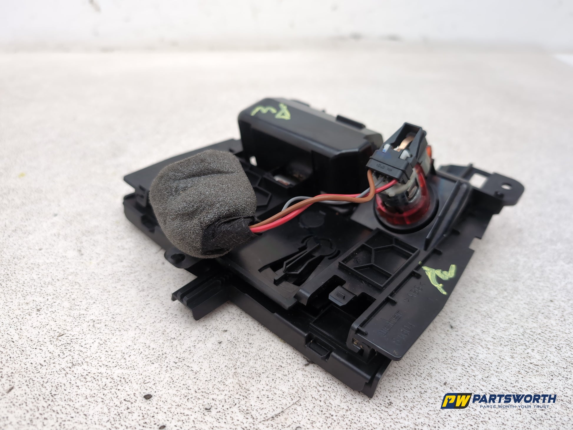 Audi A4 S Line Black Edit Tdi Quat Centre Console Ashtray Charging Point - photo 7
