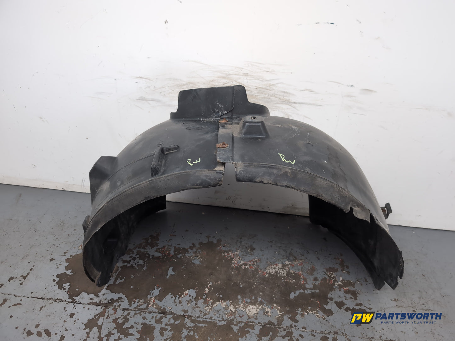 Moulding Wheel Arch Front RH 1