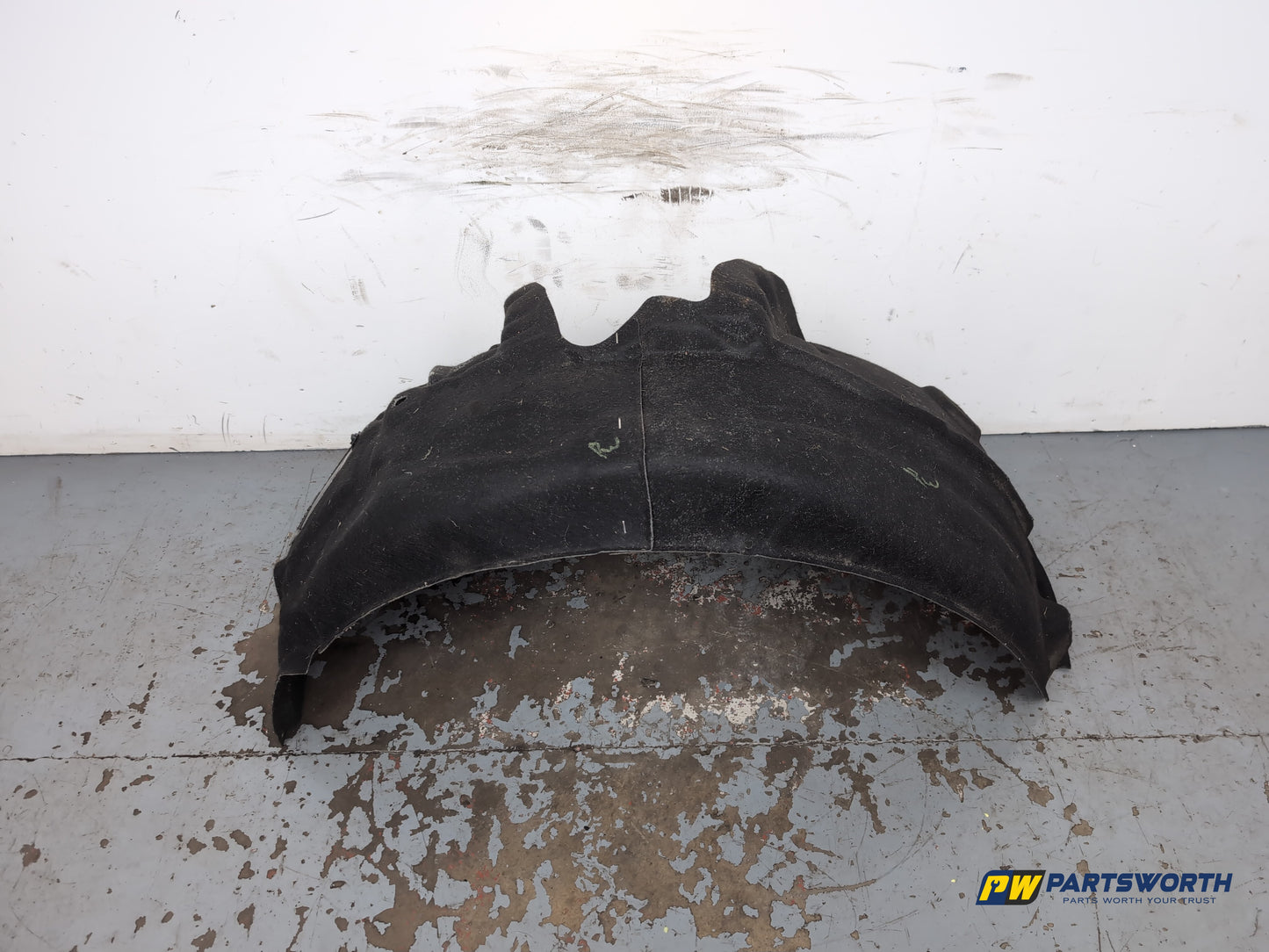 Moulding Wheel Arch Front LH 1