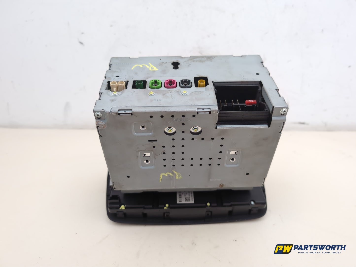 Radio - DAB/CD Player, Display screen + Facia  7