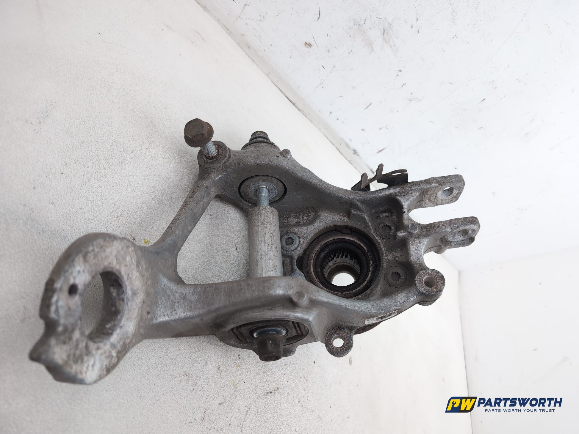 Audi A6 Se Tdi Quattro Auto Wheel Hub Rear Lh Passenger Side 8r0505435c - photo 4