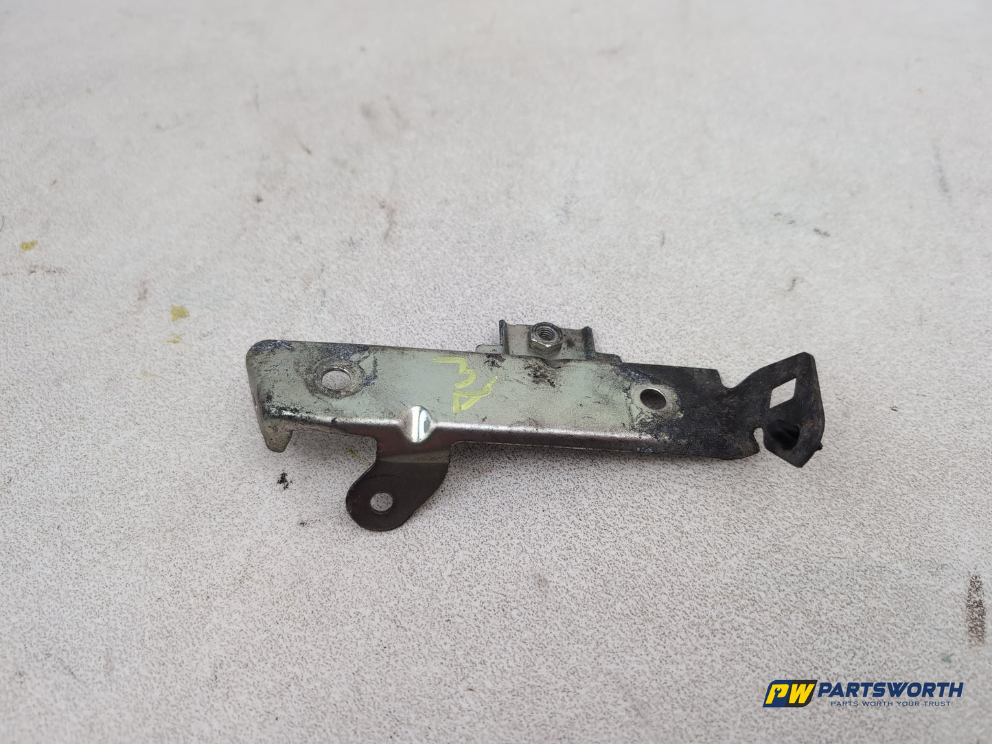 Mercedes-Benz Ml350 Spt Cdi Blueef-Cy Transverse Pipe To Cylinder Head Bracket