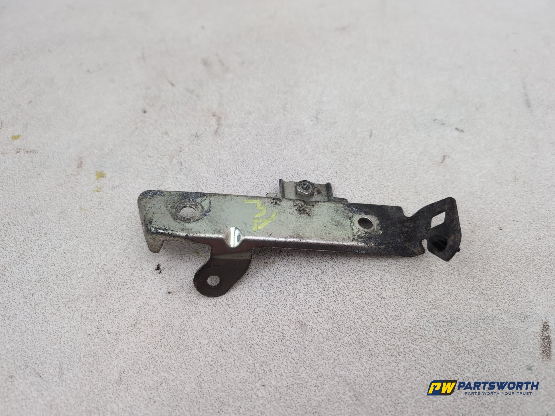 Mercedes-Benz Ml350 Spt Cdi Blueef-Cy Transverse Pipe To Cylinder Head Bracket