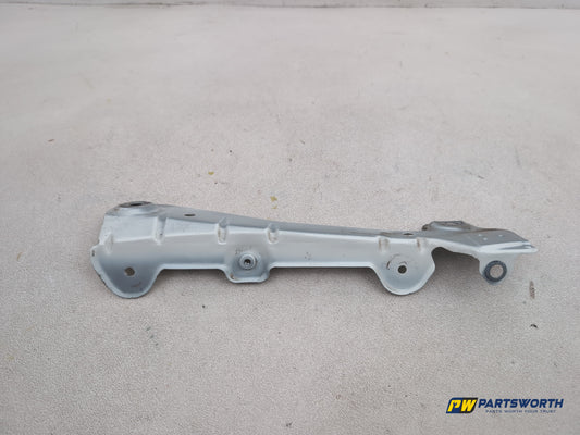 Mercedes-Benz Ml350 Spt Cdi Blueef-Cy Wing Mount Bracket Right Driver Side