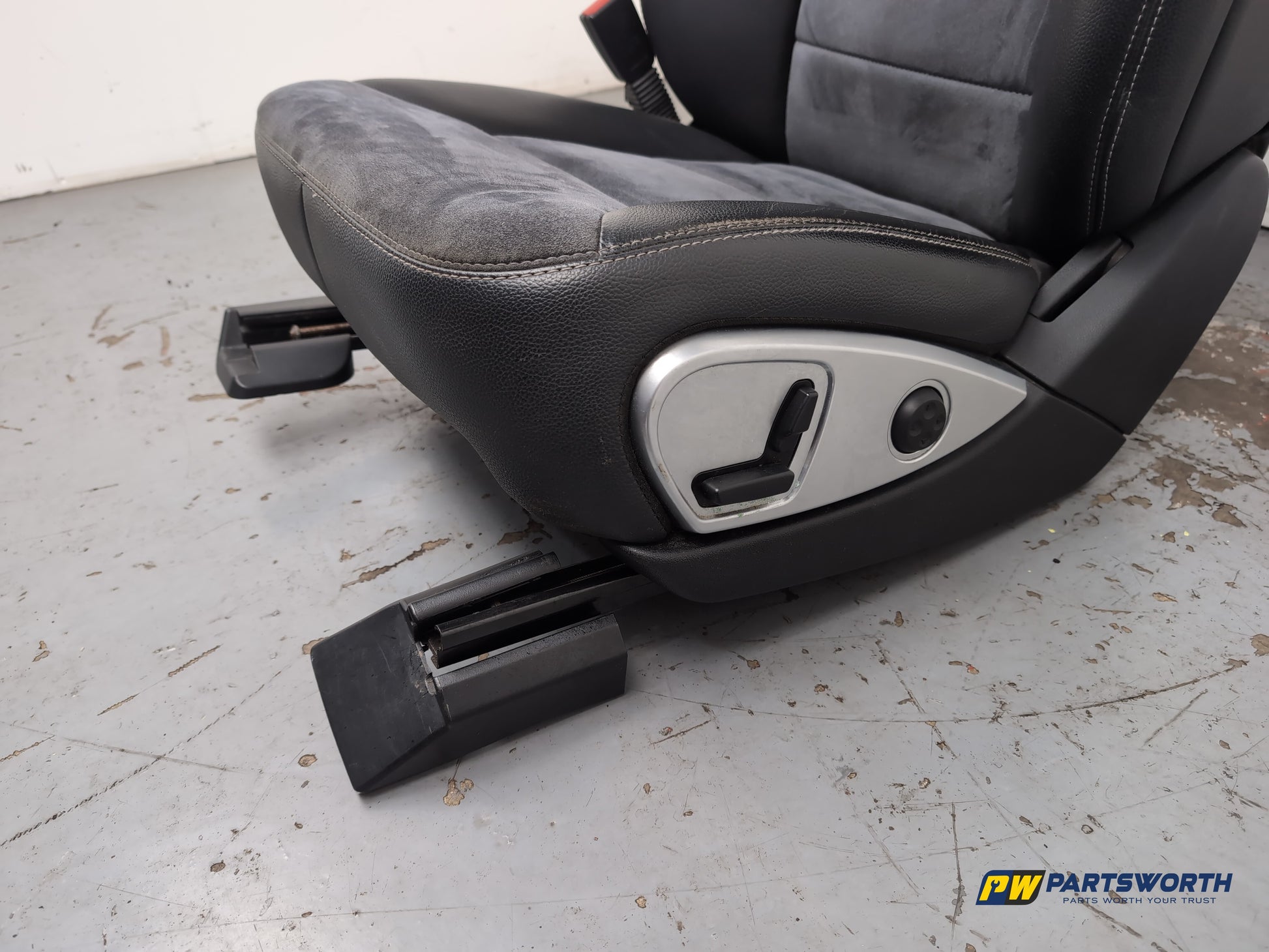 Seat Front LH 7