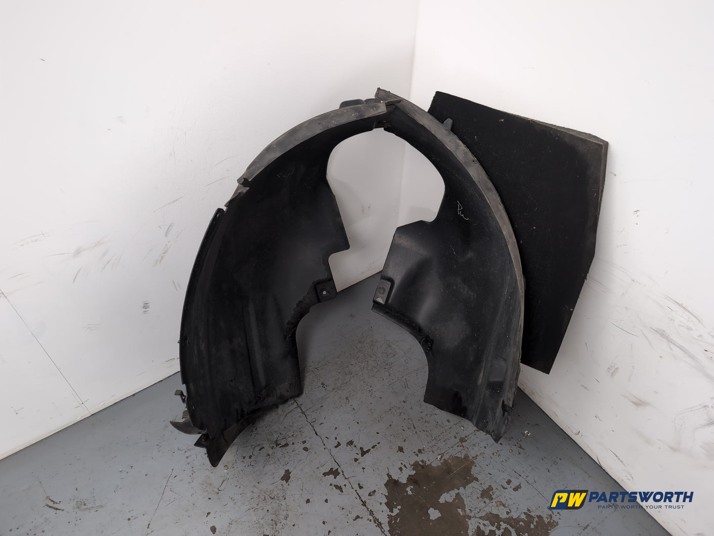 Moulding Wheel Arch Front LH 1