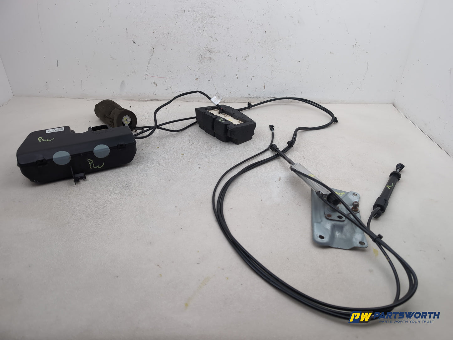 Boot Lid Hydraulic Cylinder LH 1