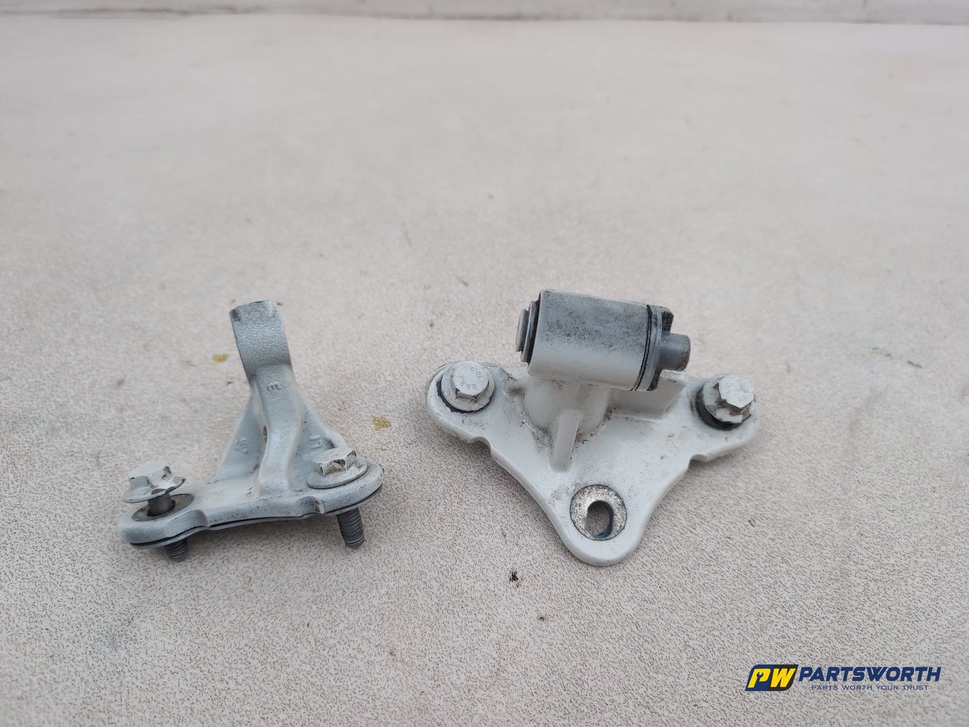 Mercedes-Benz Ml350 Spt Cdi Blueef-Cy Front Door Hinge Pair Lh Passenger Side