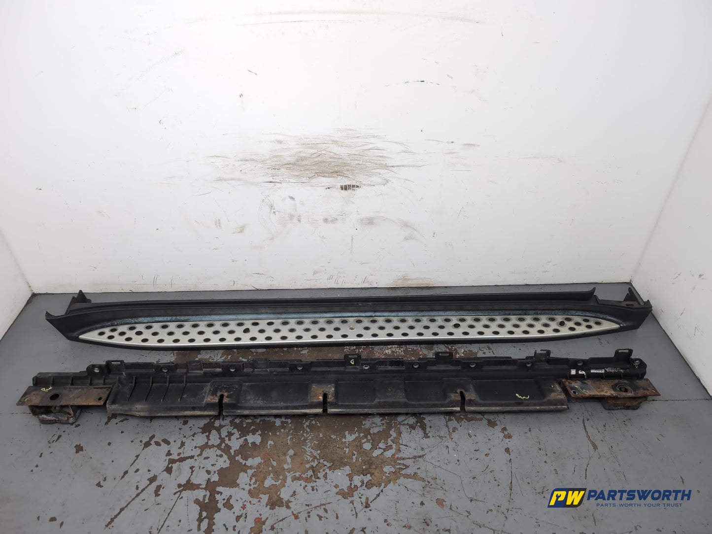 Mercedes-Benz Ml350 Spt Cdi Side Skirt Rh Driver Side And Step Insert Pack