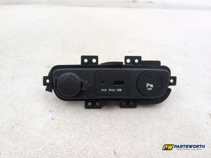 Kia Sportage 3 Sat Nav Crdi Aux Socket And Parking Switch 846323u900 2010-2013