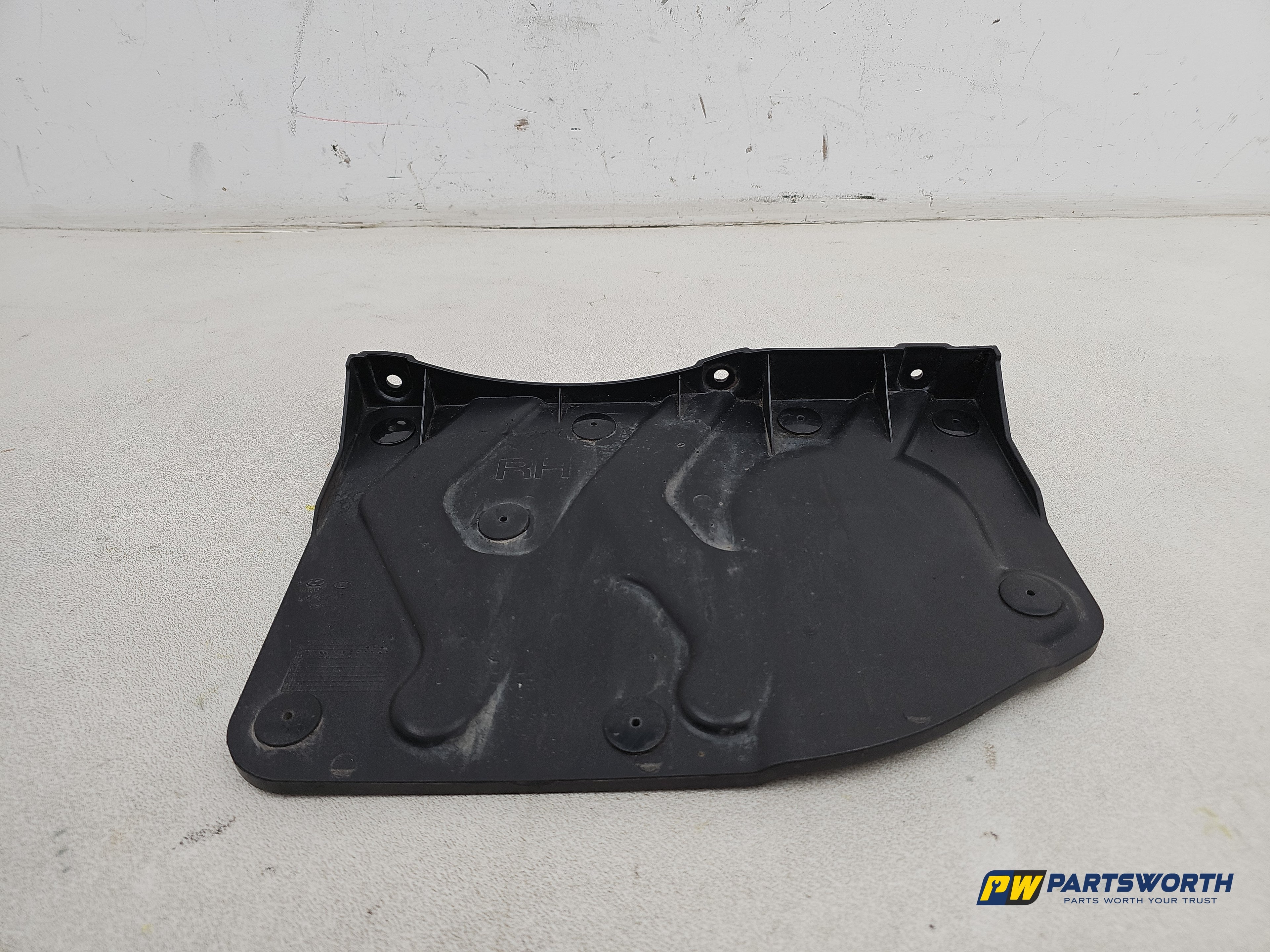 Kia Sportage 3 Sat Nav Crdi Right Driver Side Engine Under Cover 291202s500