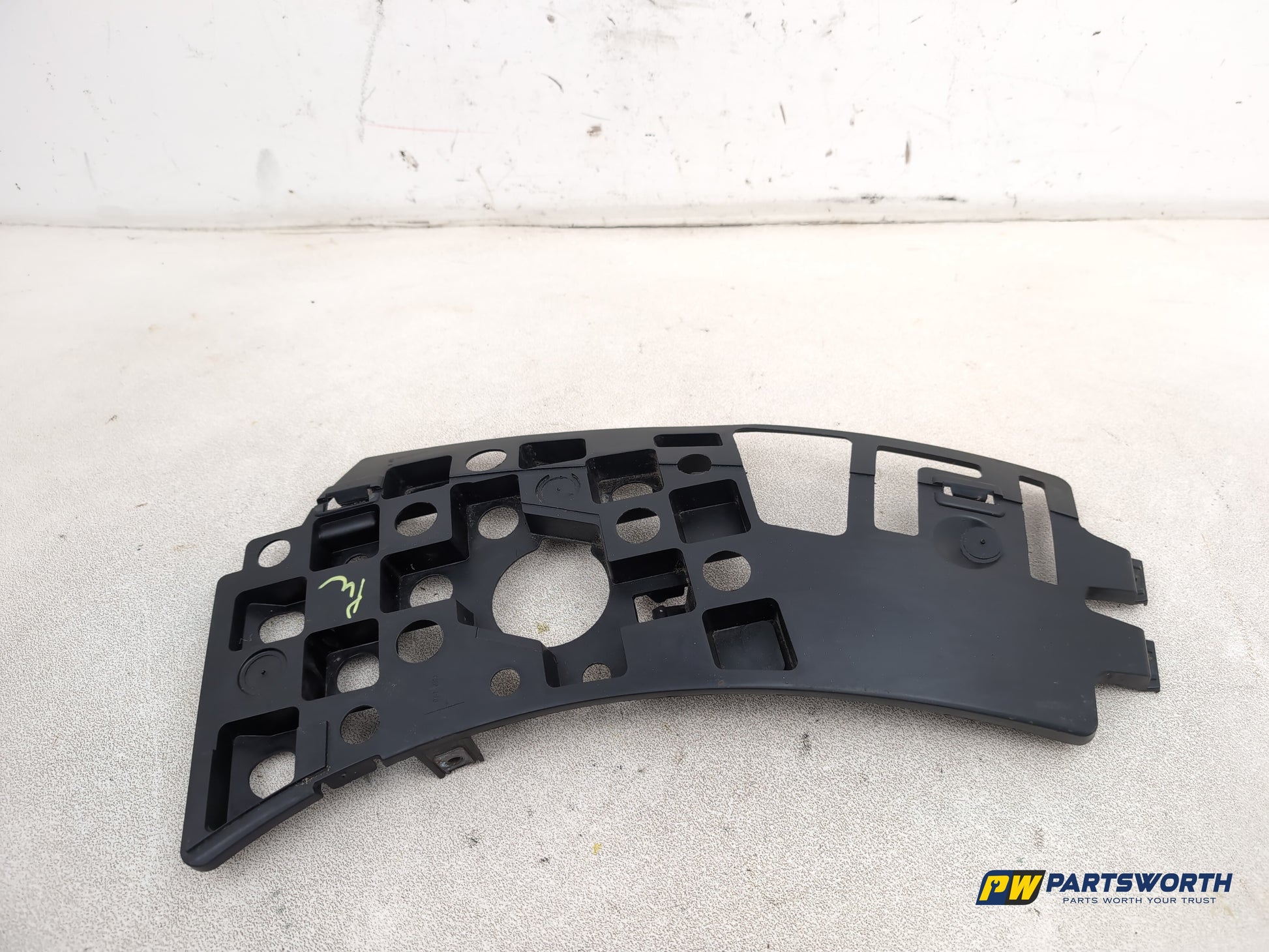 Peugeot 3008 Front Right Bumper Bracket 9685232080