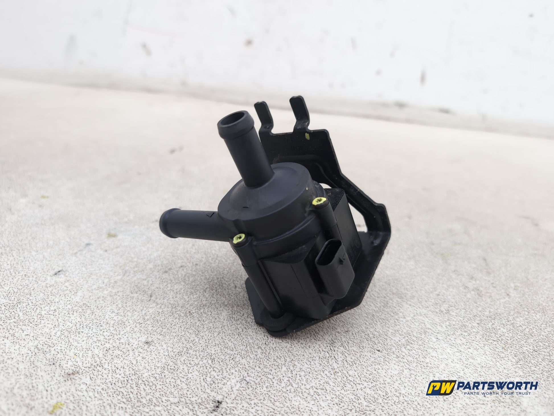 Ford Focus Zetec Turbo Additional Water Coolant Pipe Cm5g8c419aa 2011-2018