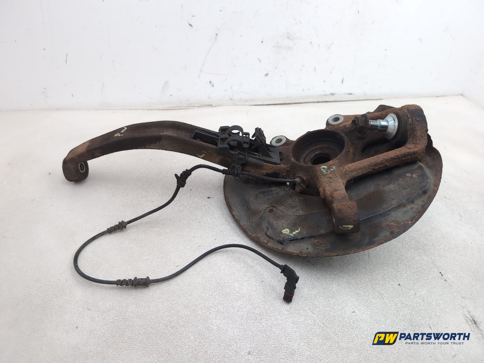 Mercedes-Benz Ml350 Spt Blueef-Cy Wheel Hub Front Lh Passenger Side 2009-2011