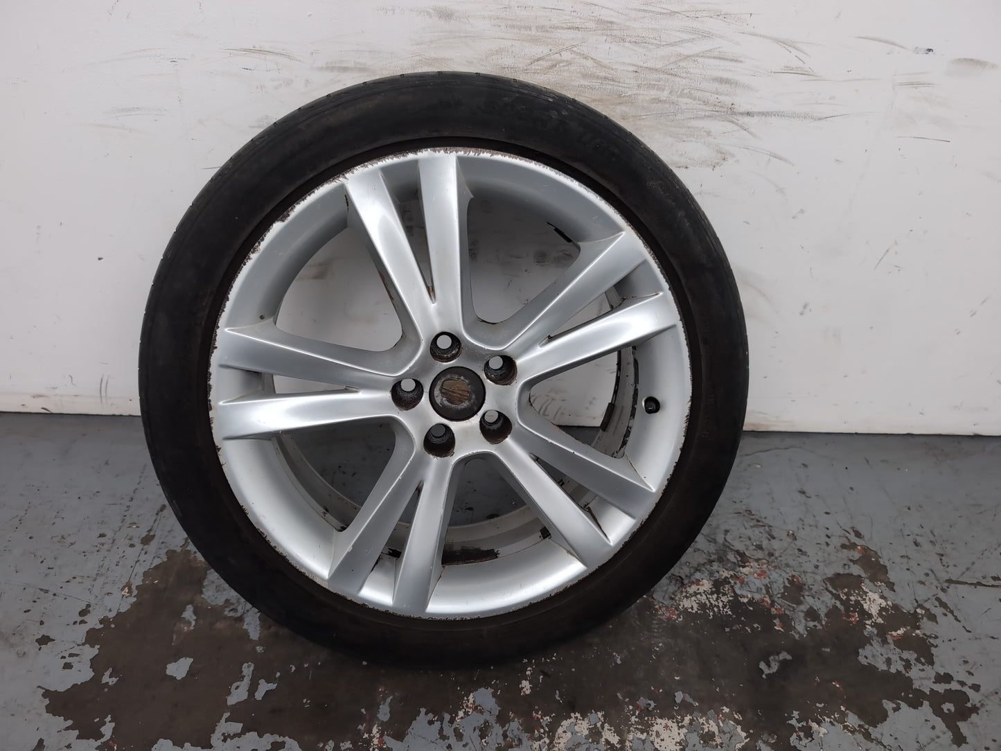 Seat Ibiza Sportrider Alloy Wheel With Tyre 215/45 R17 6j0601025c