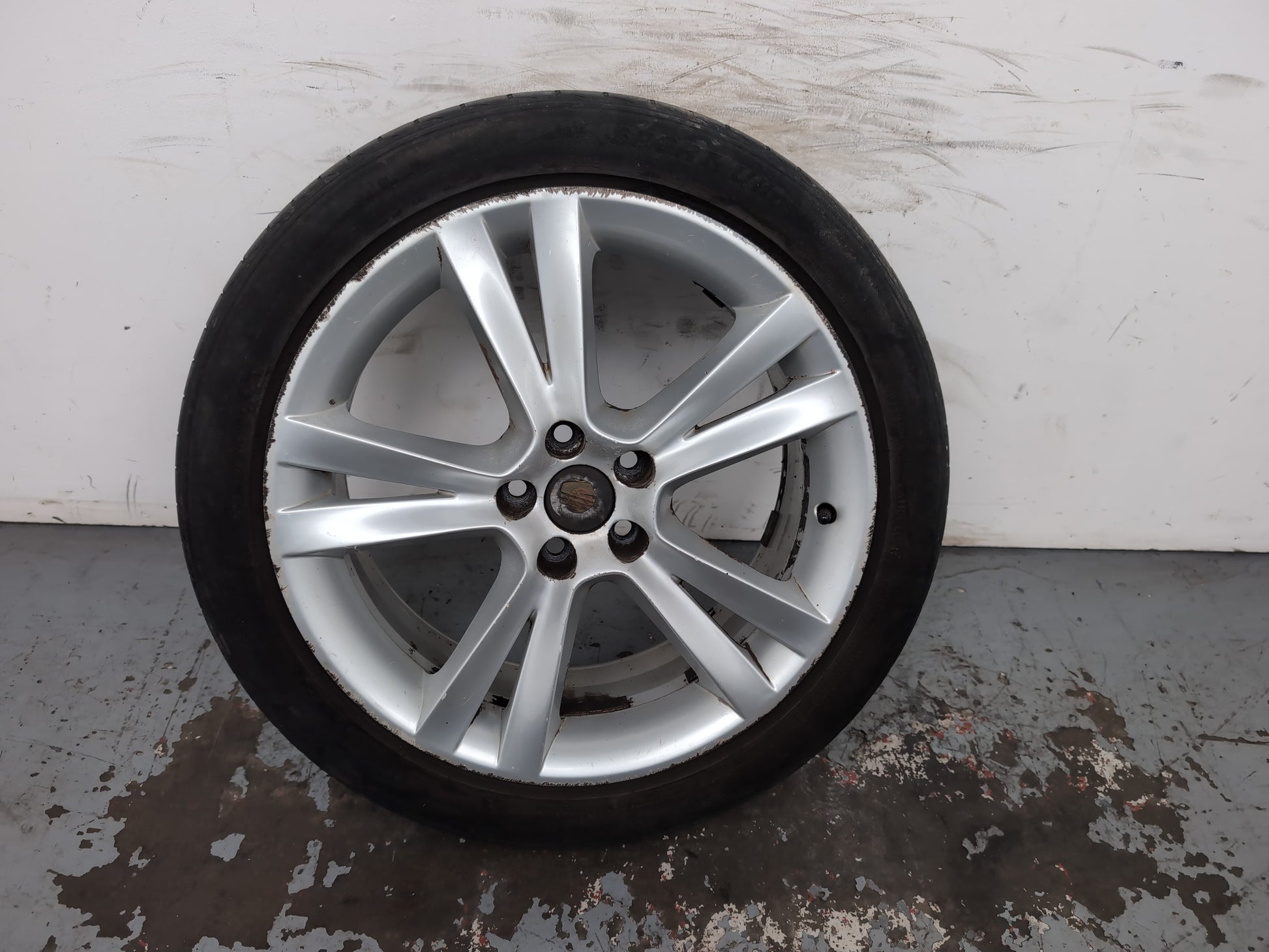 Seat Ibiza Sportrider Alloy Wheel With Tyre 215/45 R17 6j0601025c