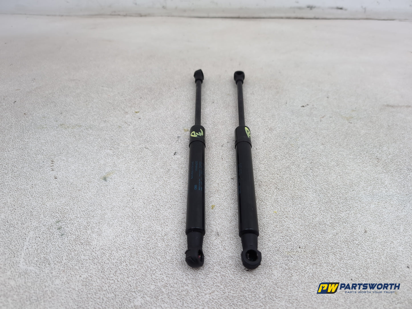 Audi A1 Contrast Edition Tdi Bonnet Strut Pair 8x082335903s 2010-2014