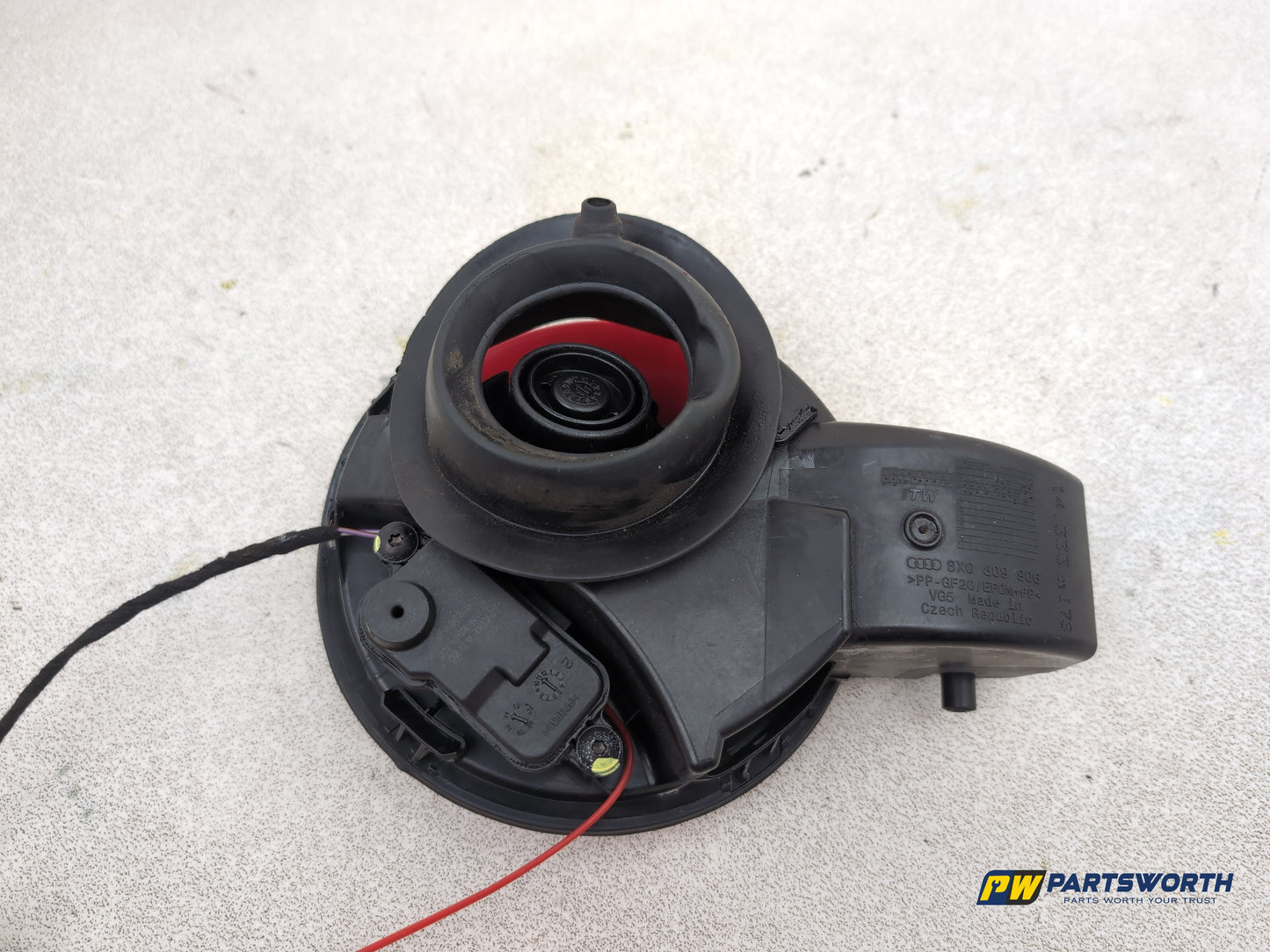 Audi A1 Contrast Edition Tdi Fuel Filler Flap And Cap 8x0809906 2008-2012 - photo 7