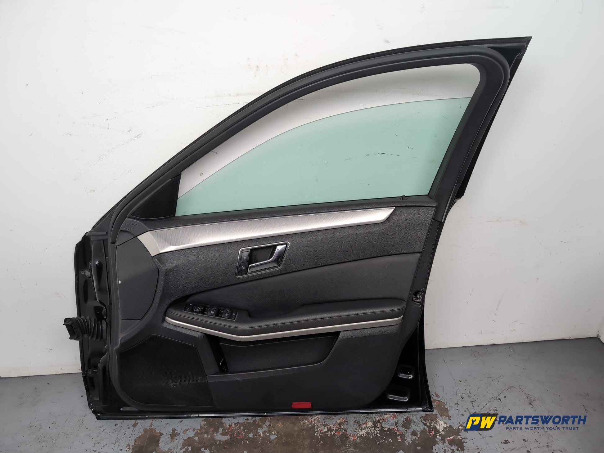 Mercedes-Benz E220 Saloon Door Front Rh Driver Side Obsidian Black Metallic C197 - photo 7