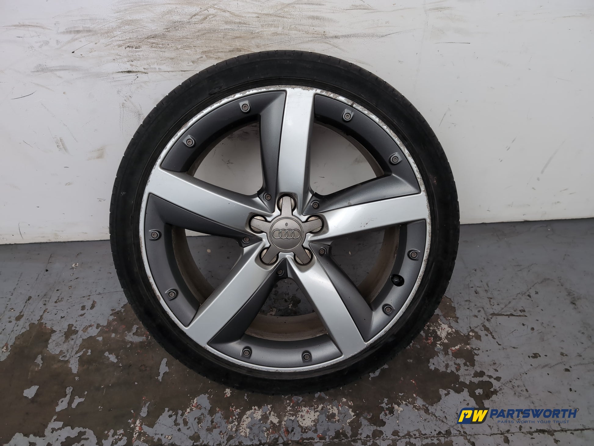 Audi A1 Contrast Edition Tdi Wheel With Tyre 215/40 R17 Silver Black 8x0601025e