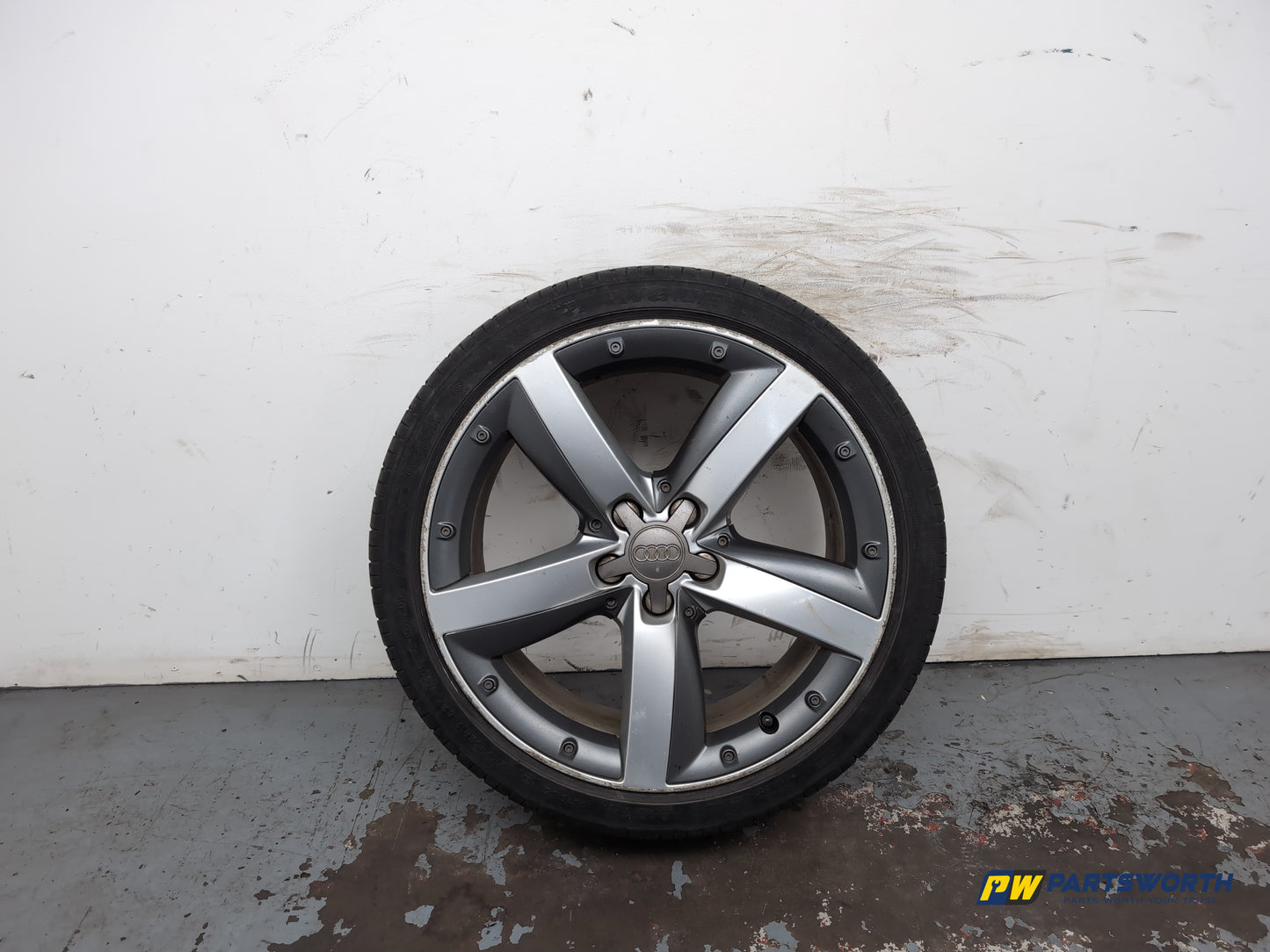 Audi A1 Contrast Edition Tdi Wheel With Tyre 215/40 R17 Silver Black 8x0601025e