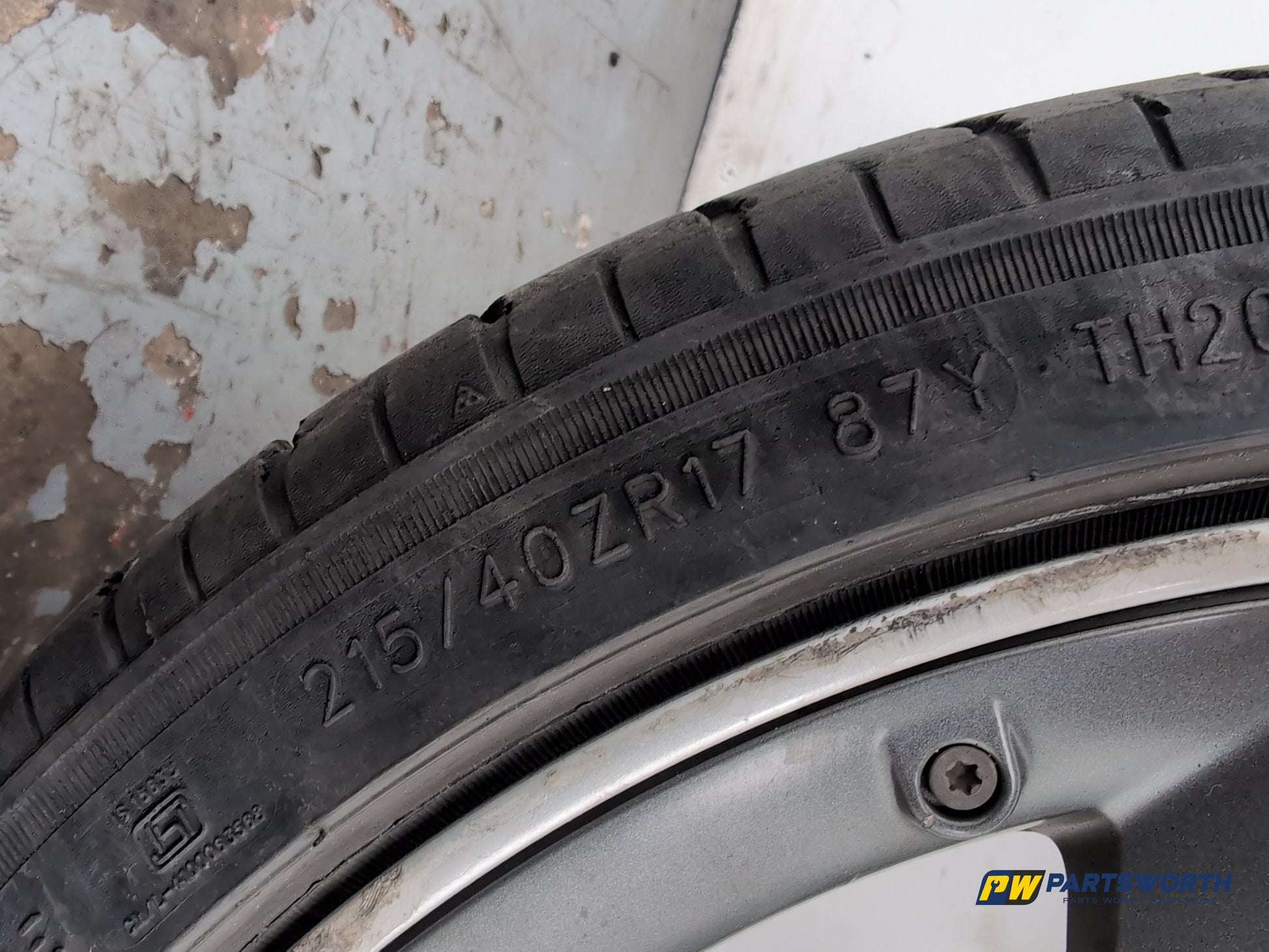 Audi A1 Contrast Edition Tdi Wheel With Tyre 215/40 R17 Silver Black 8x0601025e - photo 7