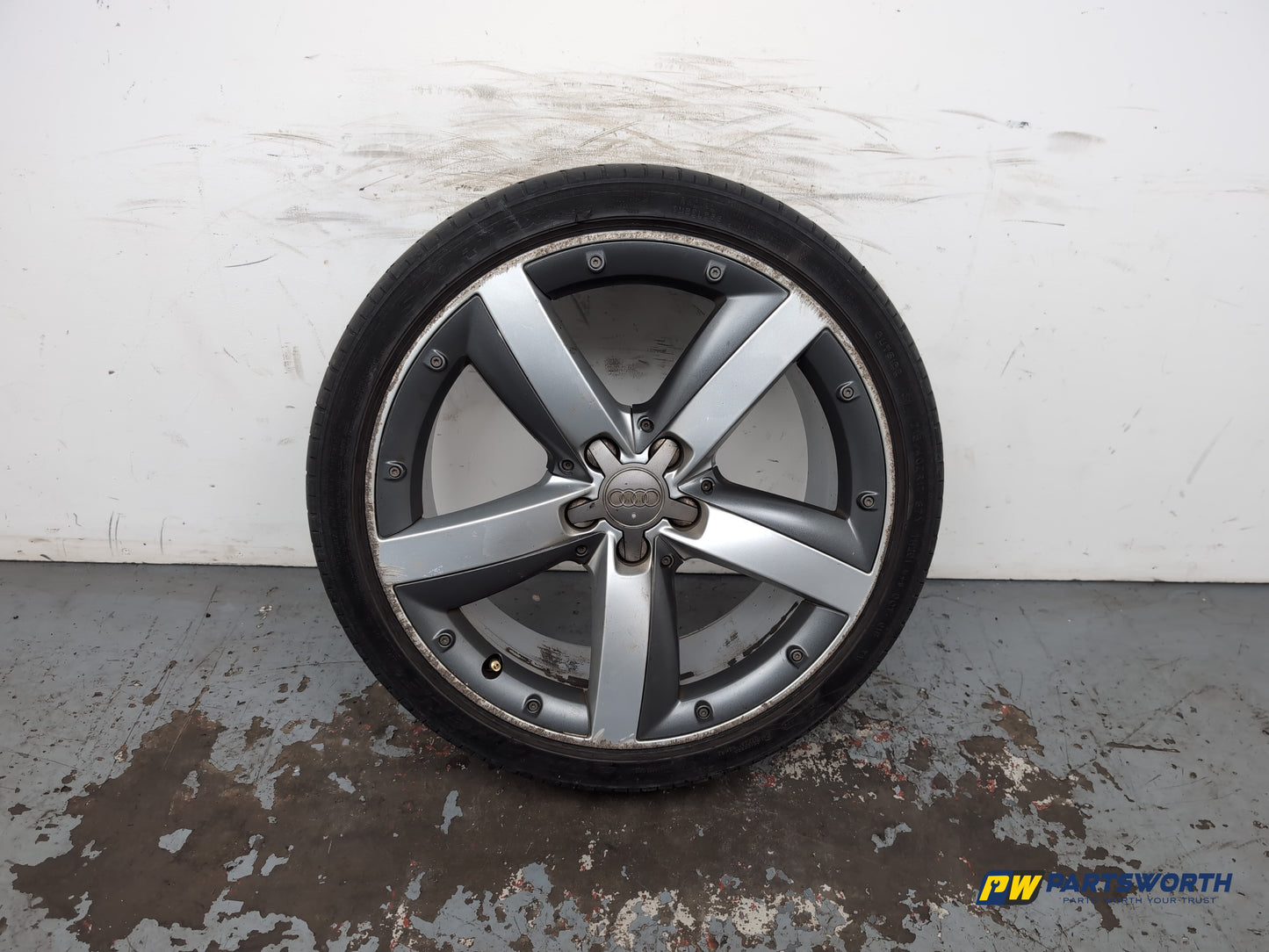 Audi A1 Contrast Edition Tdi Wheel With Tyre 215/40 R17 Silver Black 8x0601025e