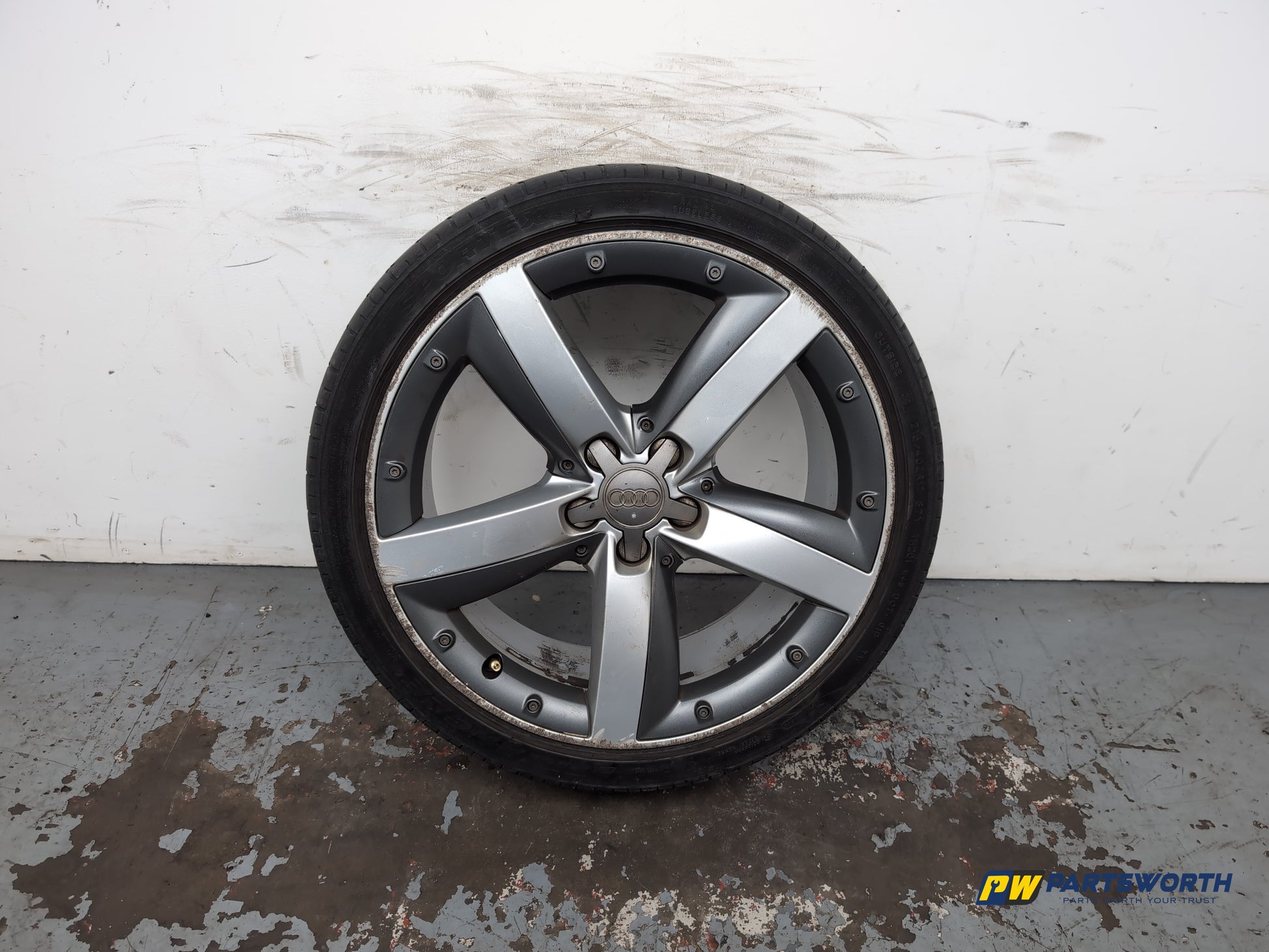 Audi A1 Contrast Edition Tdi Wheel With Tyre 215/40 R17 Silver Black 8x0601025e