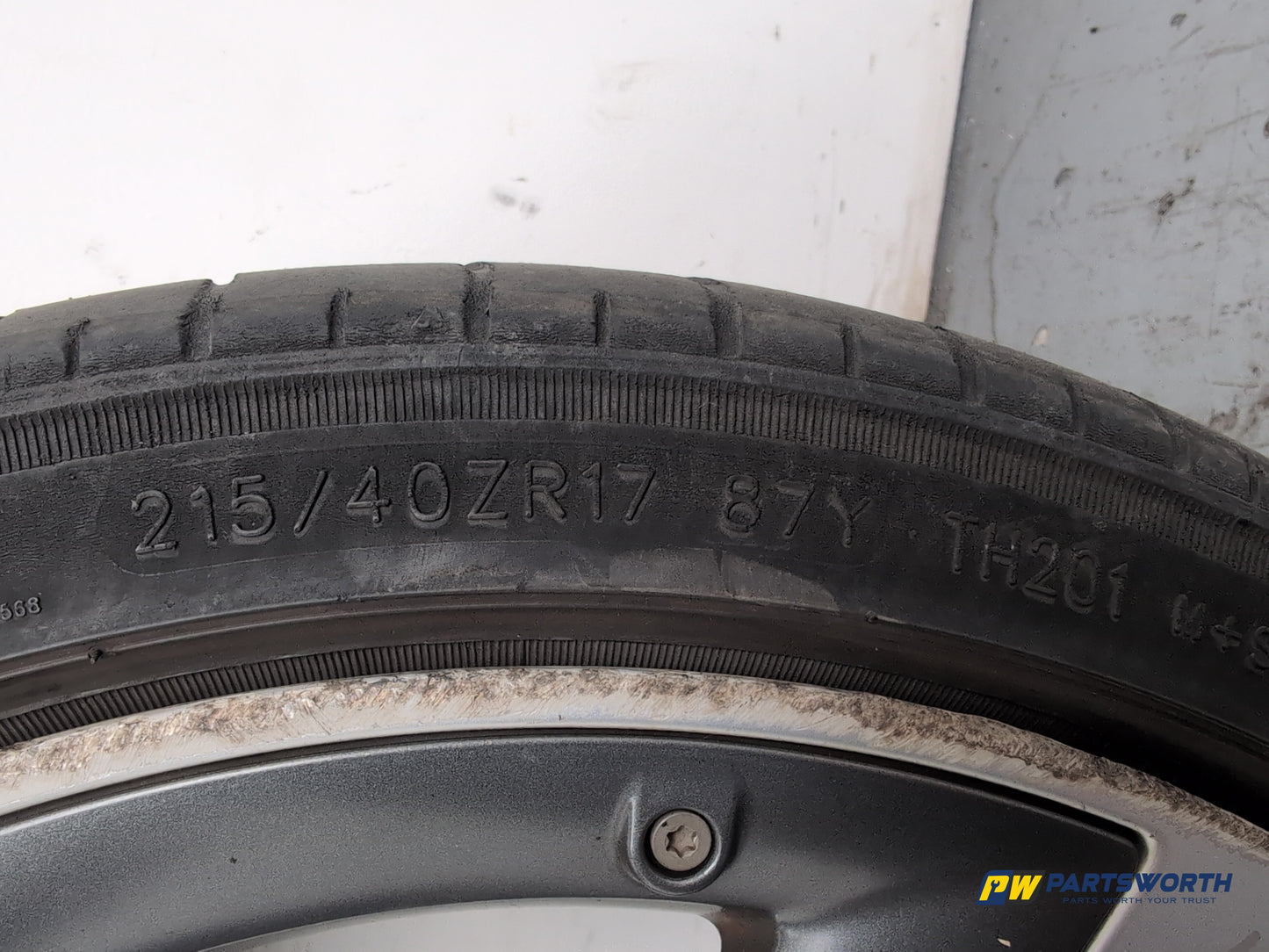 Audi A1 Contrast Edition Tdi Wheel With Tyre 215/40 R17 Silver Black 8x0601025e - photo 7
