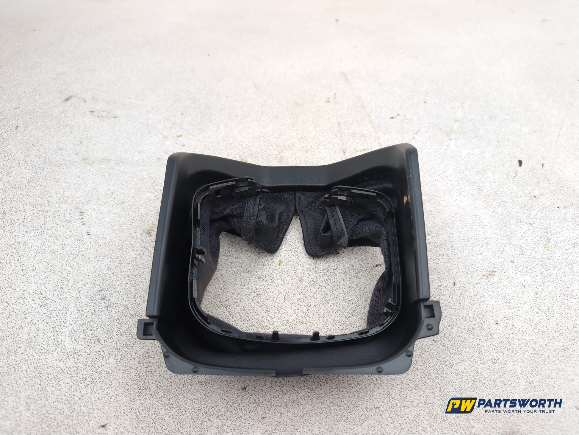 Mercedes-Benz E220 E-Calss W212 Steering Wheel Surround Trim Cover A2126800408