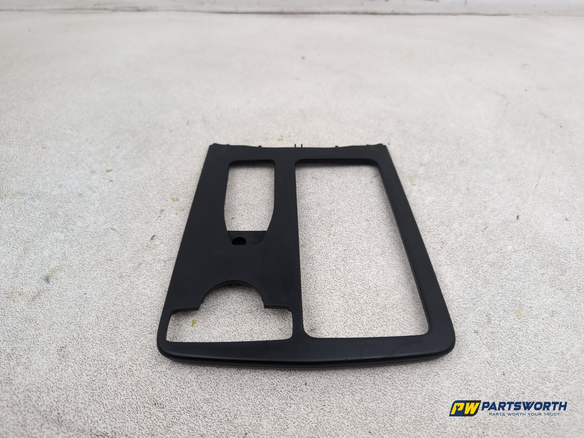 Mercedes-Benz E220 E-Class W212 Centre Console Trim A2046800207 2009-2016 - photo 7