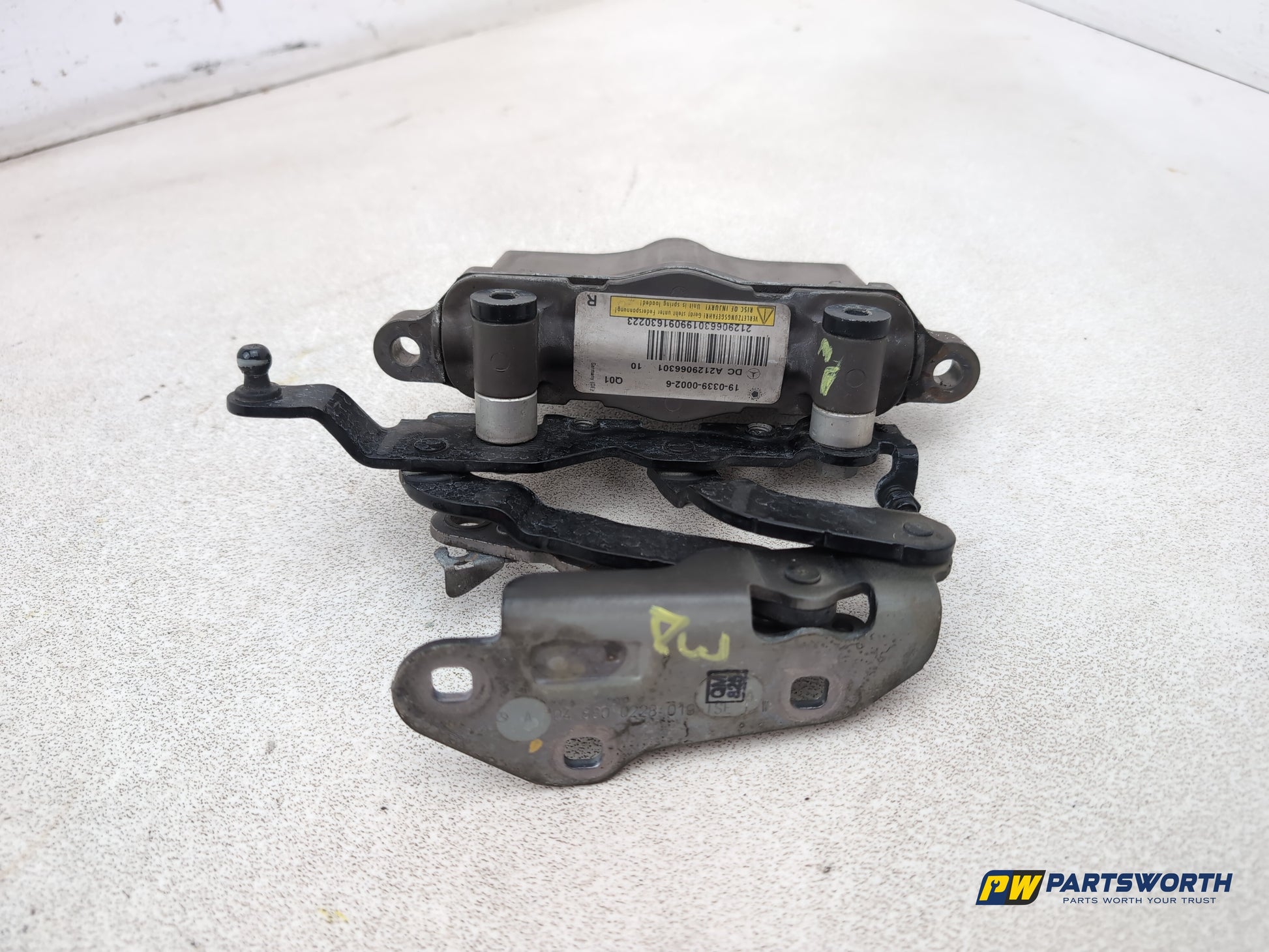 Mercedes-Benz E220 E-Class W212 Saloon Bonnet Hinge Rh Driver Side A2048800228 - photo 5